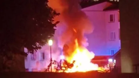 Bilbrand i Norrköping på Sågaregatan där flera bilar drabbades.