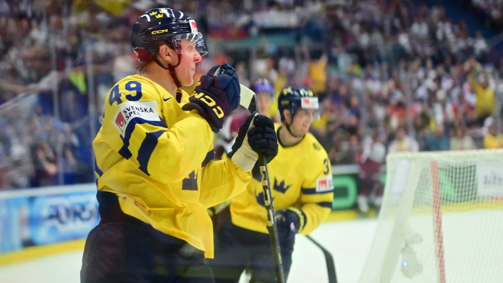 Fabian Zetterlund jublar över ett av sina två mål när Sverige satte VM-rekord med tre fullträffar på 26 sekunder.