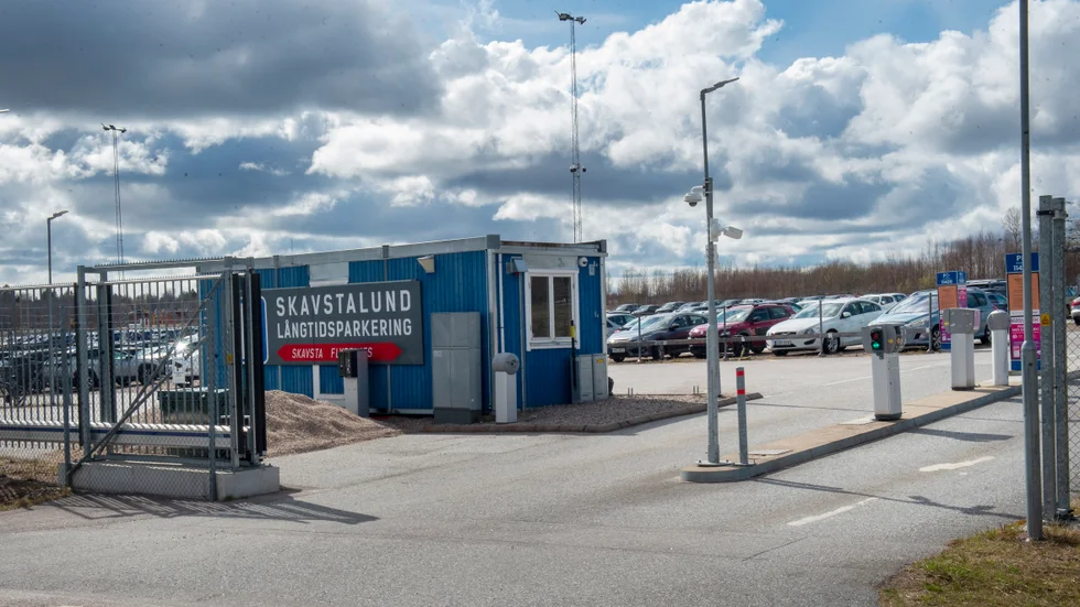 
Stockholm Skavsta flygplats AB köper 50 procent av marken där Skavstalunds långtidsparkering ligger i dag. Affären ska ses i ljuset av de planer som Arlandastad har för hela Skavstaområdet.