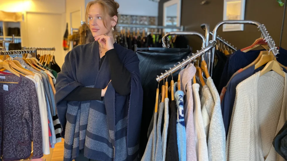 "Det har alltid varit en dröm för mig", säger Alva Gustafsson som nu driver en egen second hand-butik i Flen.