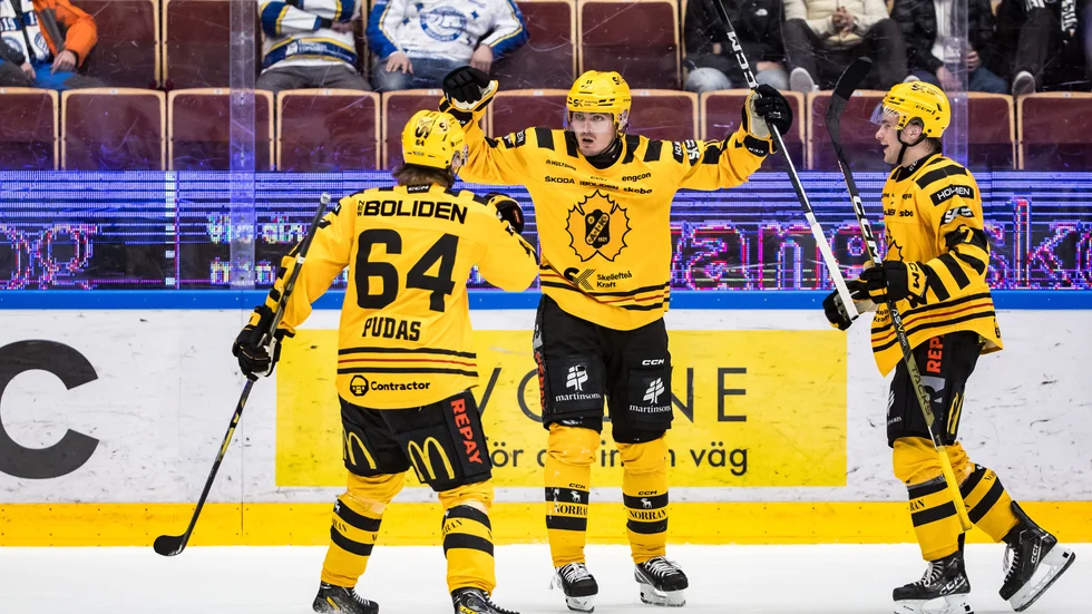 Max Lindholm satte 3–0 i den tredje perioden – en siffra som skulle skrivas till 5–1.