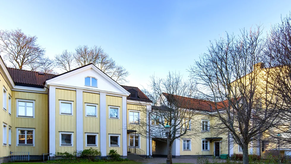 UNT flyttar till en unik Uppsalamiljö från tidigt 1800-tal vid Nedre Slottsgatan/Slottsgränd. Redaktion, annonsavdelning och annan verksamhet placeras i huvudbyggnaden och ett grannhus, övriga lokaler kan komma att hyras ut. 