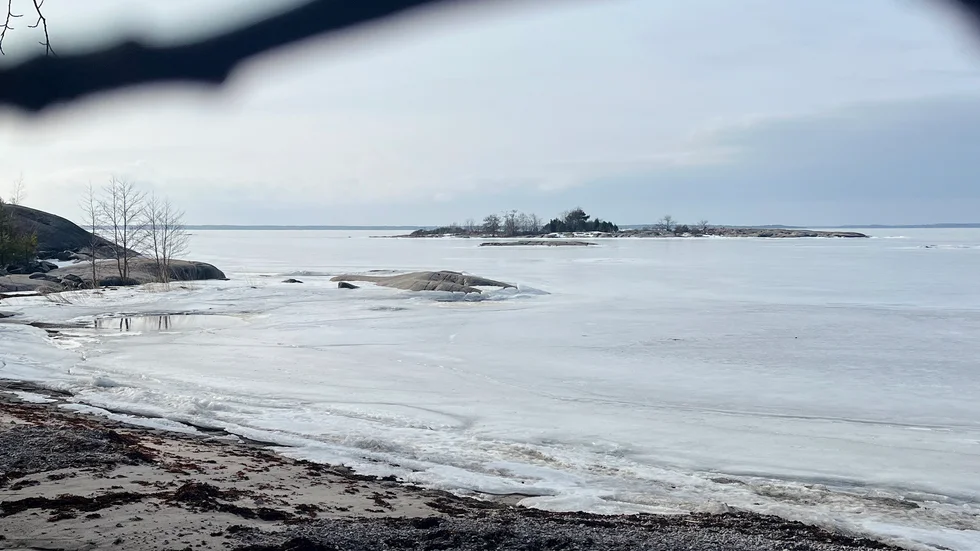 Här, precis bredvid stranden vid Storsand på Gräsös västra sida, planeras för en ny hamn med 30 båtplatser. Redan för ett par år sedan hade ett 20-tal personer anmält intresse för en båtplats.