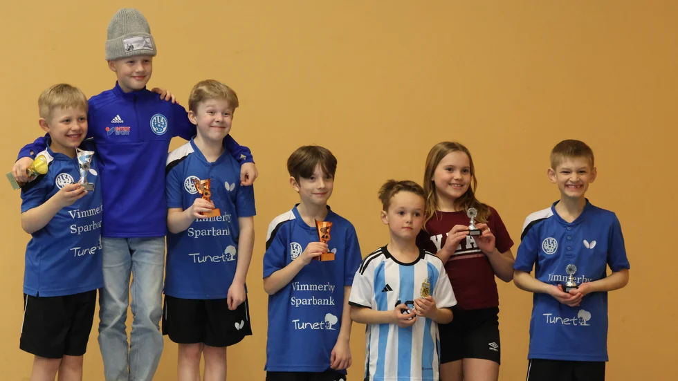 Pristagare och deltagare i klassen pojkar 9. Från vänster; Vilgot Beijer, Jake Gustafsson, Theo Wigren, Ebbe Sällberg, Casper Holmberg, Nellie Holmberg och Svante Stenberg. 