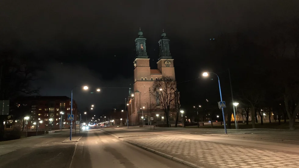 Klosters kyrka vänstra torn är numer upplyst inifrån.