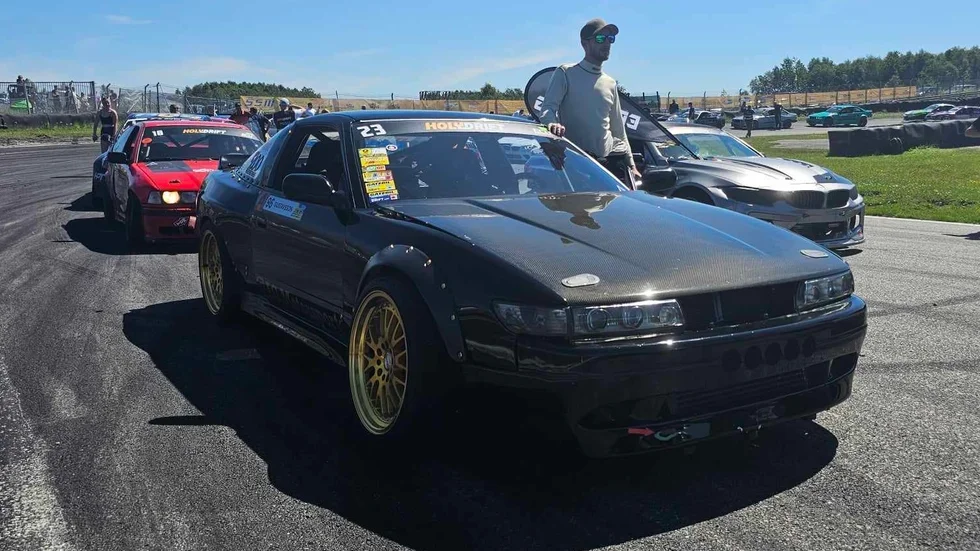Andreas Gustavsson upptäckte motorsporten drifting som 18-åring. I början av september tävlar han i SM.