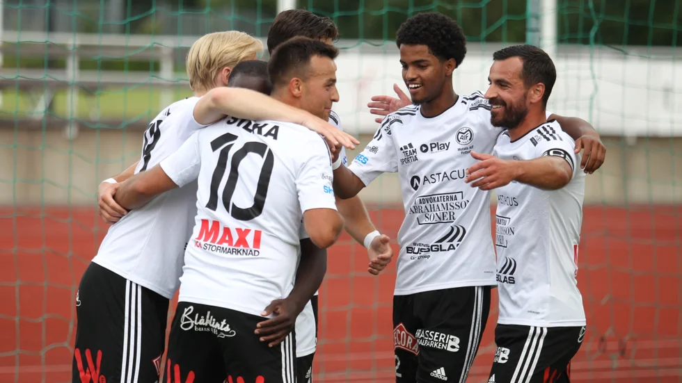 Motala AIF:s nummer 10, Valon Silka, har varit omtalad i sommar. Ryktats bort från Maif. Men i höststarten lät han sitt spel tala.