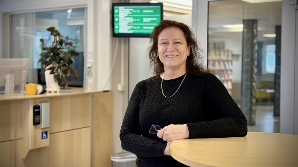 Lena Säfström är verksamhetschef för Östhammars kommun och är glad över att arbetslösheten bland unga minskar.