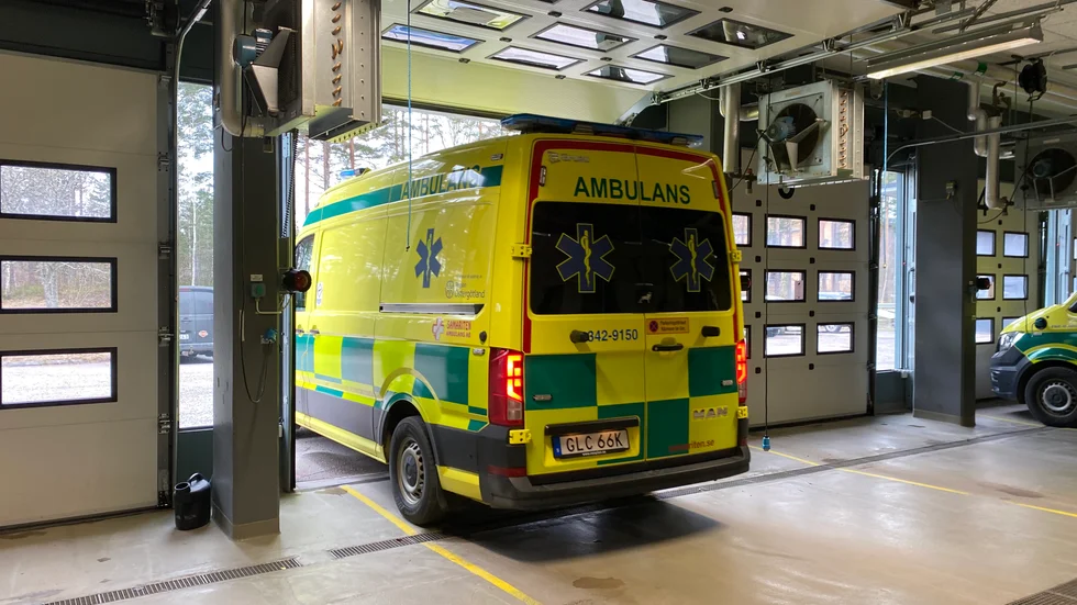 I Kalmar har ambulanspersonal fått skyddsvästar som följd av den våldsamma samhällsutvecklingen. 