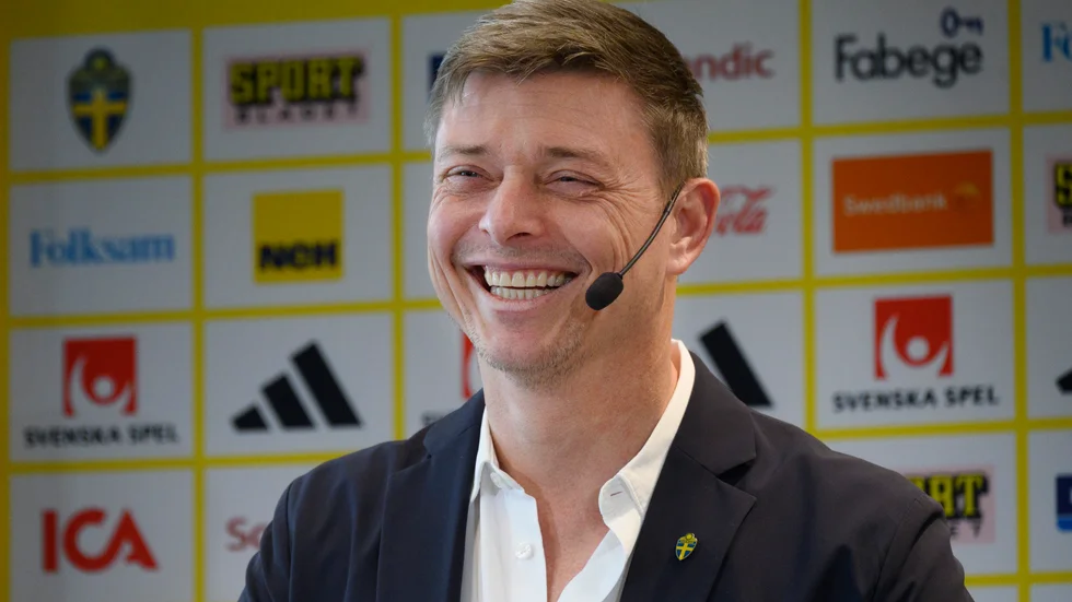 Förbundskapten Jon Dahl Tomasson har tagit ut sin första landslagstrupp.