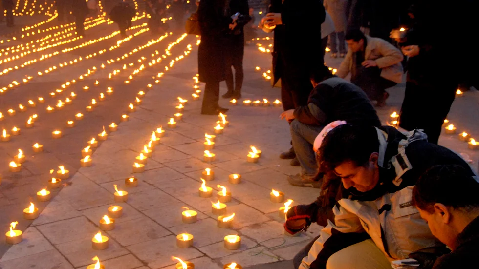 1988 bombades den kurdiska staden Halabja med kemiska stridsmedel. Fler än 5 000 personer miste sina liv under loppet av 15 minuter. 2006 hölls en manifestation för att uppmärksamma dådet på Sergels torg.