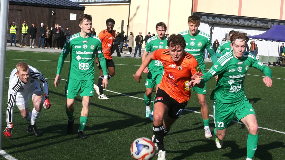 Spelskicklige Hugo Kahlbom har bestämt sig för att fortsätta. 