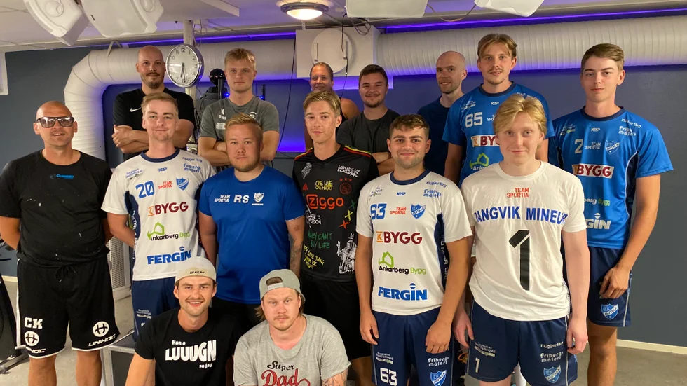 Nya IFK Motala, här en bild från försäsongen när Sporten träffade laget, vann med tvåsiffrigt mot seriekollegan Tjust på lördagen.