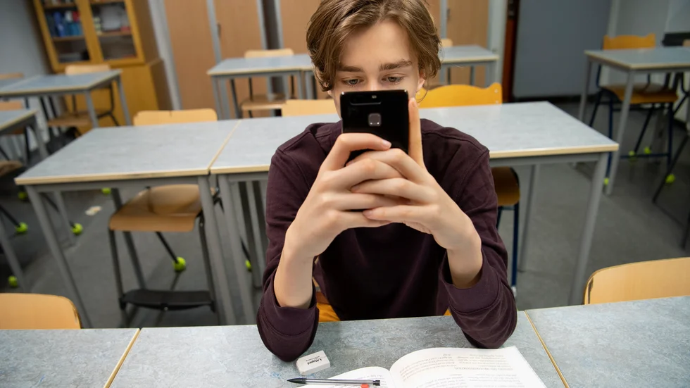 Ovanligt. Att elever tillåts ha mobiltelefoner i klassrummen är numera inte särskilt vanligt förekommande.