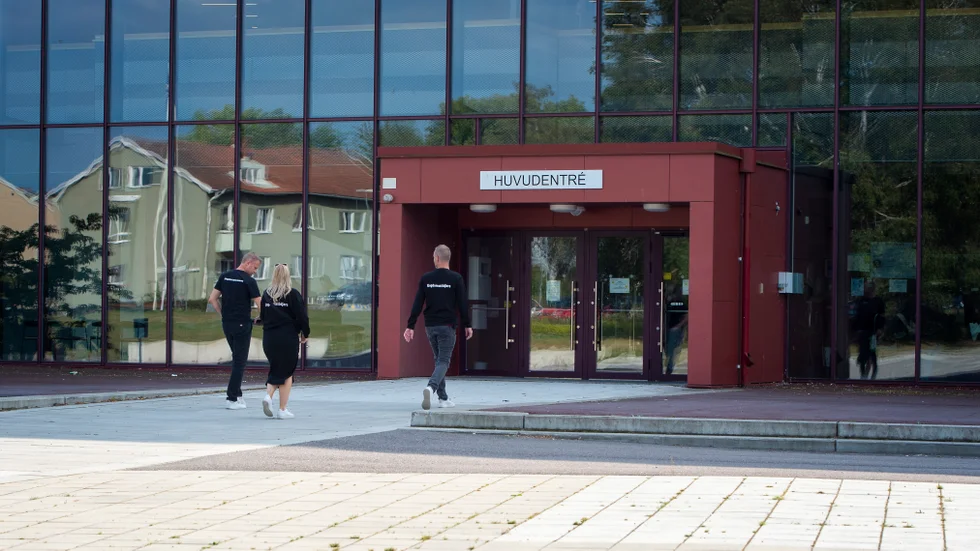 Polisen, skolan och socialtjänsten har alla att göra för att förhindra att läget förvärras. Alla som har skolan som vardagsmiljö behöver känna sig trygga och ha arbetsro.