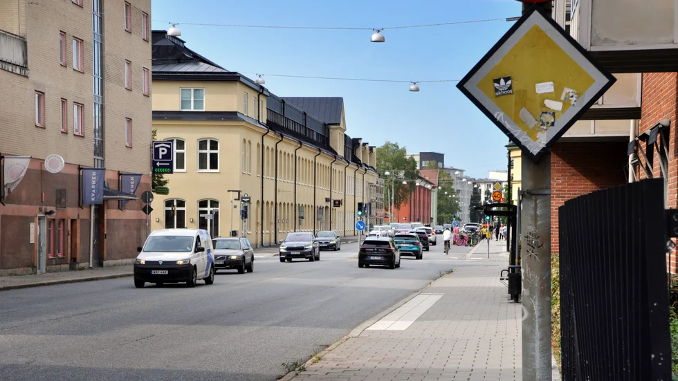 Väderkvarnsgatan ska byggas om för att ge cyklister och gångtrafikanter mer utrymme.