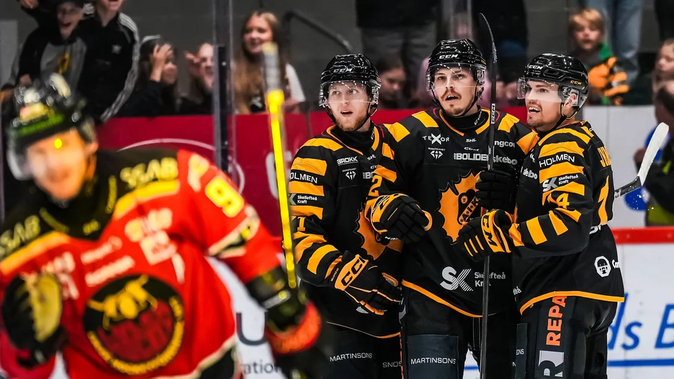 Kedjan med nyförvärvet Jonathan Davidsson, till vänster, och bröderna Johnson var Skellefteå AIK:s främsta med Luleå på torsdagskvällen.