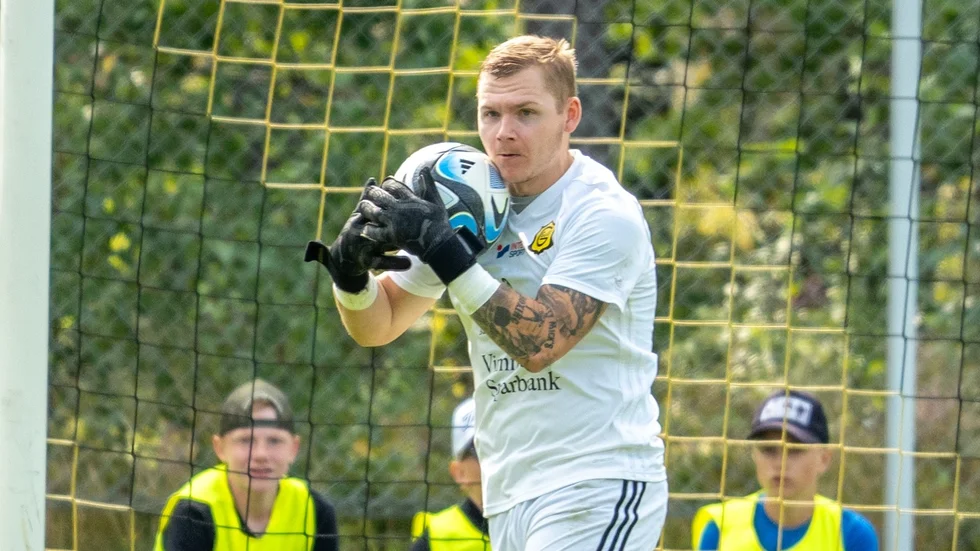 Greppsäker. Det var i somras det. Nu är Gullringens målvakt Petter Gustafsson långt ifrån spelklar efter den axelskada han ådrog sig i KM i futsal för några veckor sedan. Nästa vecka ska han på återbesök hos läkaren. 