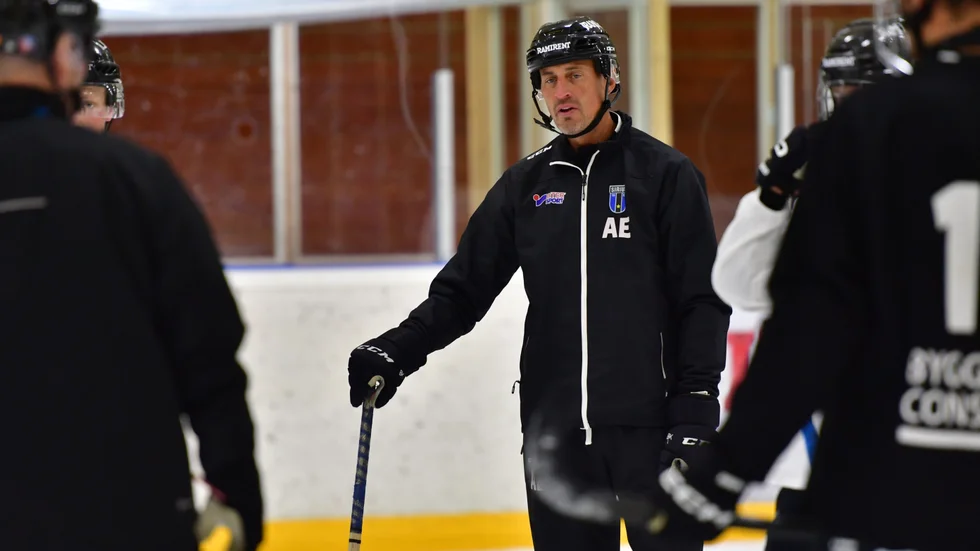 Andreas Eskhult är assisterande tränare i Sirius Bandy.