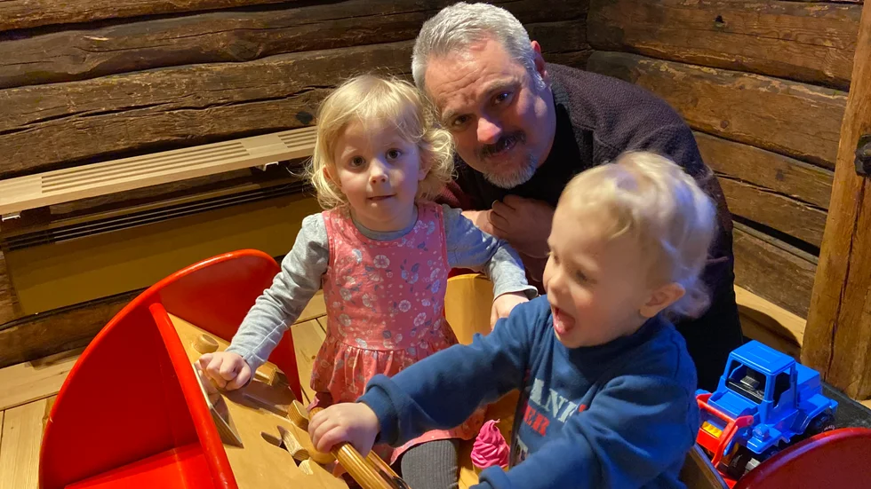 Gellert Hardi-Kovacs som tillsammans med sina barn Julia och David gillar Tacolov.