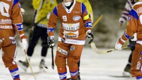 Ont krut förgås inte så lätt. Patrik "Palle" Rönnqvist avgjorde derbyt mot Karlsborg med sina fyra mål                                 under den första halvleken. Men han tyckte ändå att han borde gjort fler...