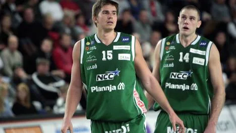 Mark Kelley och John Rosendahl tog tillsammans 29 returer. Plannja har äntligen fått ett par som kan vinna returtagningen mot vilket lag som helst. Det var den stora anledningen till att Plannja kunde vinna, trots att spelet långa stunder gick på kryckor. Foto: KURT ENGSTRÖM
