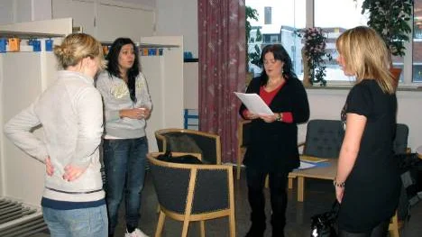 Kulturskolan underhöll inför årets sista fullmäktige i Gällivare. Från vänster: Elinnor Hannu, Aida Lindqvist, Mia Sörblom, lärare och Elin Larsson. FOTO: John Filipsson