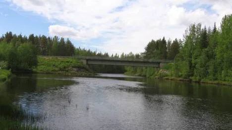 Den olycksdrabbade bron har stötts och blötts i mer än 20 år. Nu är allt bäddat för ett nybygge men det finns en stötesten - finansieringen. FOTO: VÄGVERKET