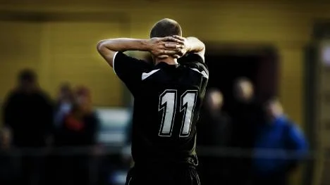 Jodå, det är bara att ta sig för huvudet och sucka. I alla fall enligt NSDs fotbollsexpert Leif Hammarström som menar att Norbottnisk herrfotboll inte håller klassen. "Tränar man rätt? Tränar man tillräckligt mycket? Eller är det så att spelarna helt enkelt är för dåliga? ", skriver han .
