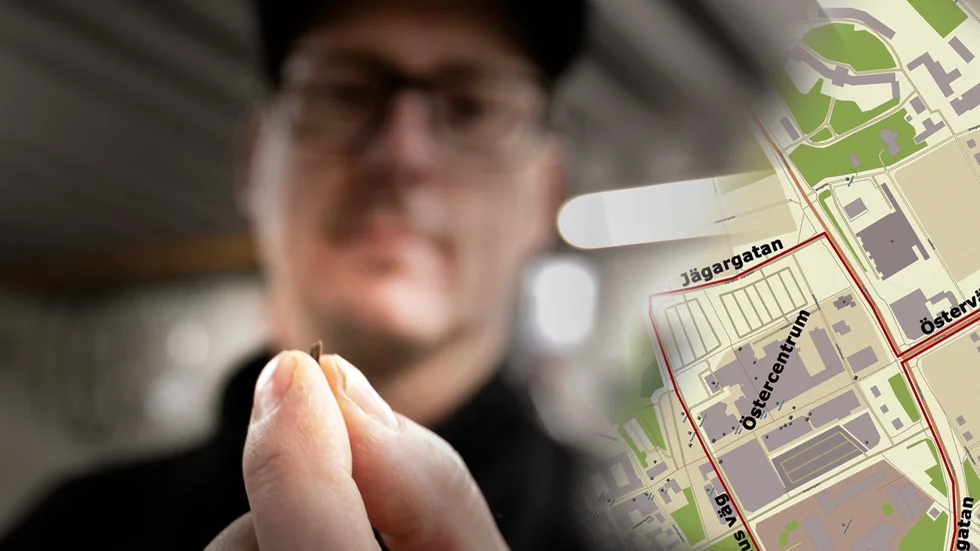 Mattias Appelgren, mekaniker på Cykel och mc-hallen, visar hur granitkrossen kan bli som nålar i cykeldäcken. Kartan till höger visar det tidigare ”testområdet” för detta material.
