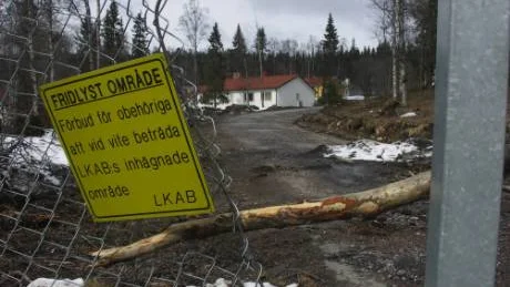 Gruvan kommer och Malmberget flyttas. Gruvstängsel vid Hermelin. Nu är det klart att företaget Alpab ska flytta 27 villor från Elevhemsområdet. FOTO: Marie Ridderström