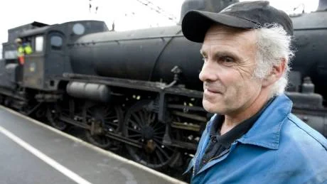 Har man som Lennart Eriksson ett brinnande intresse för tåg så far man med glädje till Norrbotten för att "hämta hem" skatten.    FOTO: Fredric Lundqvist