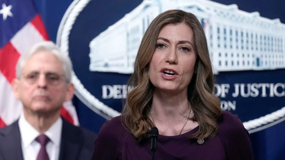 DEA-chefen Anne Milgram och USA:s justitieminister Merrick Garland presenterar massåtalet mot Sinaloa-kartellen.