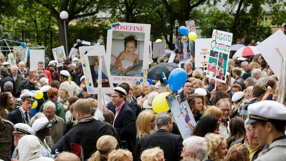 Studentmottagning. Inte bara studenterna möter krav, de förväntningar föräldrar ställer på sig själva och varandra kan vara minst lika höga.