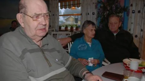 Ruben Nilsson är ledsen över att de styrande ännu en gång vill spara på gamlingarnas trivselaktiviteter. "Det här är vansinnigt, ska vi verkligen inte få ha någonting i fred", säger han.FOTO: Lotta Nilsson