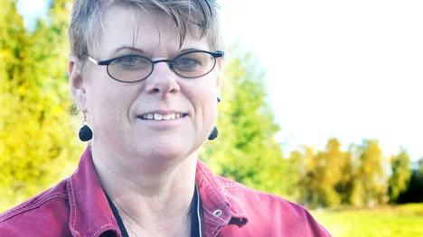 Christina Snell Lumio (V) säger att Linda Ylivainio hastar igenom beslut.