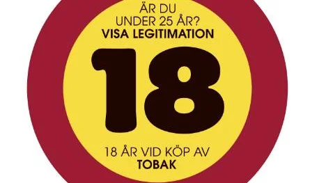 Den här skylten ska finnas hos alla som nu säljer tobak   annars kan tillståndet att sälja alkohol dras in av kommunen.
