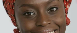 Stämmer in i hyllningskören över Adichie