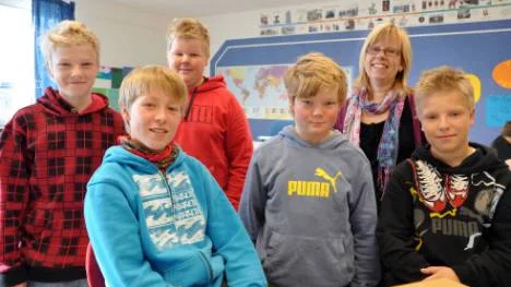 Anna Malmestam (längst bak) och hela IFK Tärendö tackar dessa ärliga pojkar: Benjamin Persson, Jonathan Wettainen, Filip Oja, Hugo Oja och Albin Tornberg. Filip Lund bor i Gälli-vare och finns inte med på bilden.FOTO: K-L Sundqvist