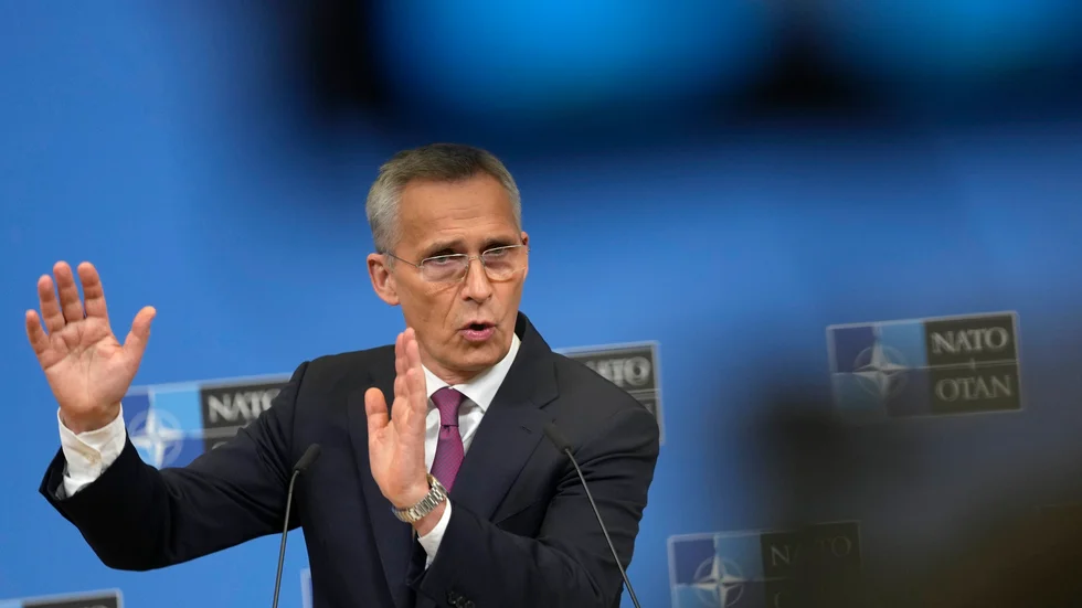 Natos generalsekreterare Jens Stoltenberg håller presskonferens i Bryssel.