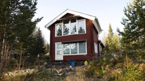 Det numera berömda svartbygget i Jaktviken, Kallax. FOTO: Pär Bäckström