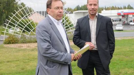 "Det är viktigt att visa holländarna vad vi kan erbjuda", säger näringslivsutvecklare Stig Kerttu. Här i samspråk med Erik Hagenrud, Exportrådet. FOTO: Linda Danhall