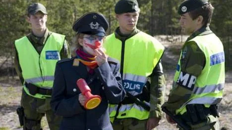 Aktivister från Ofog försökte att ta sig in på F 21:s område i en protest mot den pågående Natoövningen Loyal arrow.