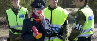 Militärer satte stopp för clownarmé