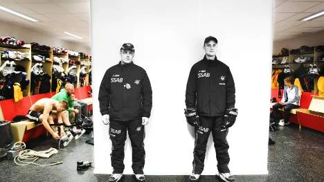 Roger Kyrö och Roger Rönnberg har blivit så tighta att de knappt går att hålla isär. "Rograrna", eller "R2" är deras smeknamn. "Efter stålbadet vi gick igenom första säsongen känner vi varandra utan och innan". Foto: PÄR BÄCKSTRÖM