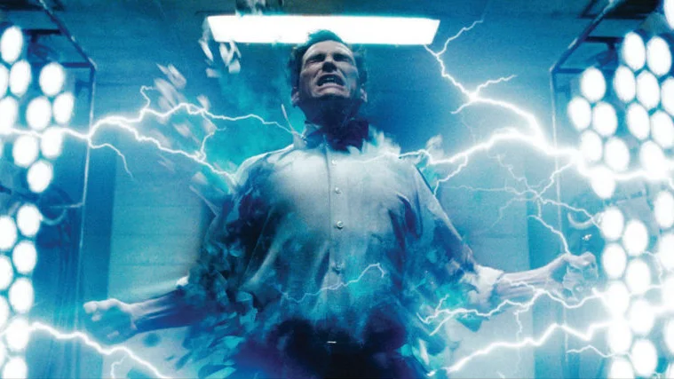 Billy Crudup förvandlas till Dr Manhattan i Watchmen. Bild: Warner Bros Pictures