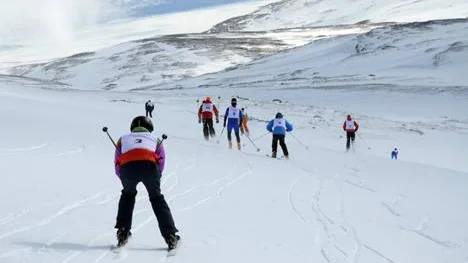 Först ned från Låktatjåkka till Björliden vinner. Låktastörten är något så ovanligt som ett motionsstörtlopp.
FOTO: HANS STERNLUND