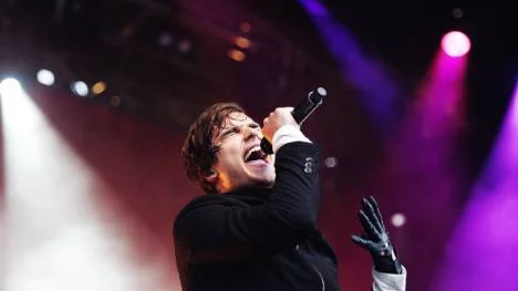 Eric Saade försökte men lyckades inte höja konserten till några högre höjder.