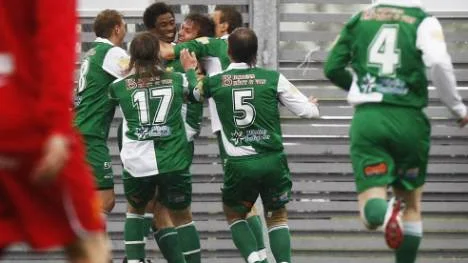 Äntligen jubel på Boden Arena. BBK besegrade serietvåan och fick nytt hopp i kampen om ett nytt kontrakt. Och det var två     riktiga trotjänare som visade vägen: David Roberts och Peter Sedunov. Foto: Maria Ekman