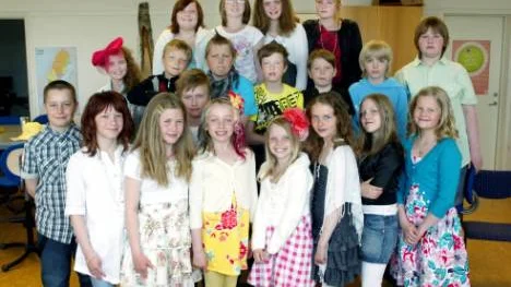 Fackliga kämpar i klass 4O i Tuolluvaara. Nedre raden: Sebastian Alamattila, Erika Häggroth, Emilia Tellebo, Linnea Sjöblom, Jessica Strömberg, Vilma Hedlund, Ronja Johansson, Lisa Enback. Mellanraden: Nikki Andersson, Tobias Stridsman, Filip Myrsell, Anton Erikson, Oskar Kauppi, Isac Ek, Andreas Björnström, Nico Gunnarsson. Övre raden: Olivia Krigsman, Ellinor Eriksson Eneslätt, Sofia Stålnacke Johansson, Fanny Poromaa.  FOTO: Hans Sternlund
